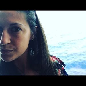 Meet your Posher, Caitlin